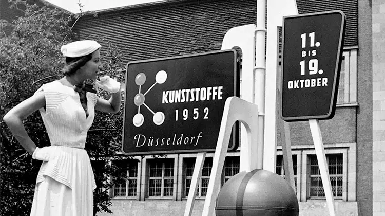 Die erste K 1952 - Die Messe ist anfangs noch eine reine Leistungsschau, auf der „Otto-Normalverbraucher“ die neuen Kunststoffprodukte, z.B. für den Haushalt, bestaunen können. | Foto: Messe Düsseldorf