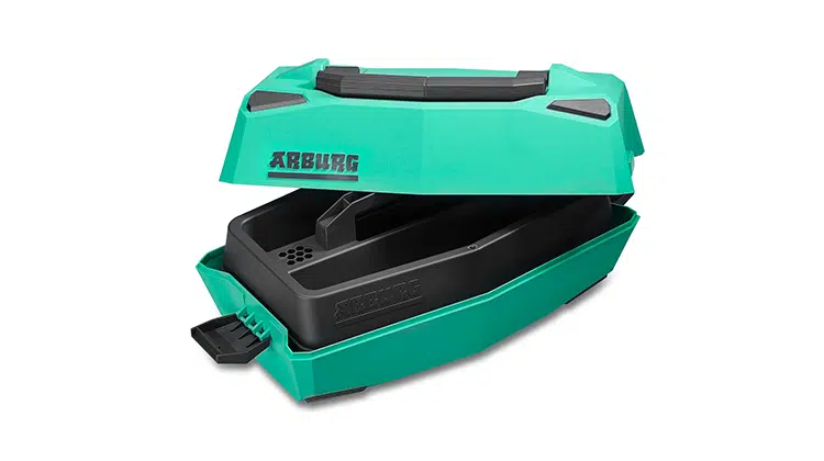 Stylischer Werkzeugkoffer: Für eine hochwertige Ästhetik sorgen unter anderem umspritzte 3D-Folien und ein heißgeprägter Arburg-Schriftzug. | Foto: ARBURG